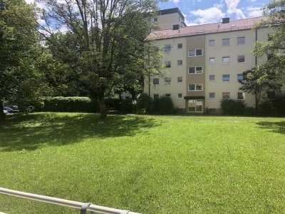 RG Immobilien - Sonnige 4 Zimmer Wohnung mit Südloggia in München