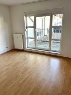 +++ Helle 2 Zimmer-Wohnung mit Balkon +++