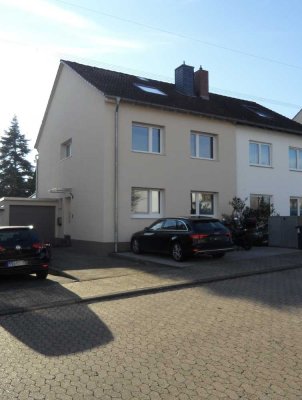 -- Exklusive Doppelhaushälfte, Ortsrandlage mit Garten und Garage in Bad Kreuznach