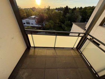 Schöne 2 Z Altbauwohnung mit Balkon und Weitblick