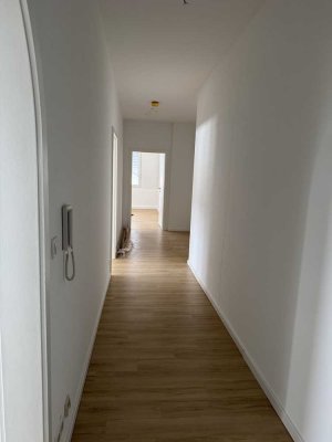 Attraktive und vollständig renovierte 2,5-Raum-Wohnung in Sandweier