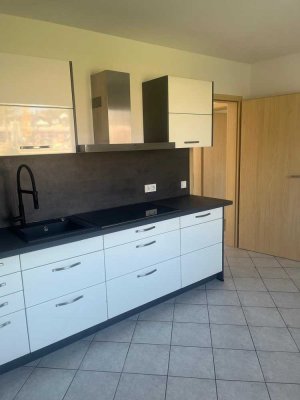Erstbezug nach Sanierung! Charmante Wohnung im Grünen mit zentraler Lage