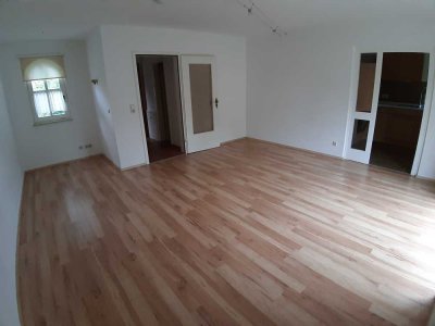 1,5-Zimmer-Erdgeschosswohnung mit Terrasse und separater Einbauküche in Kempten