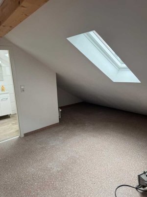 Stilvolle, vollst. renovierte 5-Zimmer-Maisonette-Wohnung mit geh. Innenausstattung mit Balkon