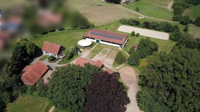 Exklusive Reitanlage trifft idyllisches Wohnen