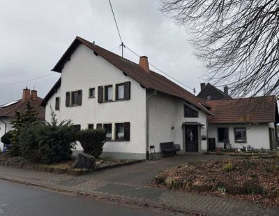 Exklusive 4-Zimmer-Wohnung im Obergeschoss eines Zweifamilienhaus