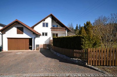 Gepflegtes freistehendes Einfamilienhaus mit Garten
