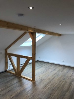 Helle 2,5 Zi. Dachgeschosswohnung im Stadtzentrum