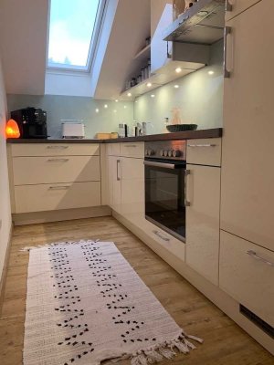 Helle, gemütliche 2,5-Zimmer-Wohnung im Dachgeschoß