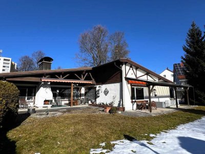 Großzügiger Bungalow mit separatem Anbau auf weitläufigem Grundstück in Kempten-Thingers