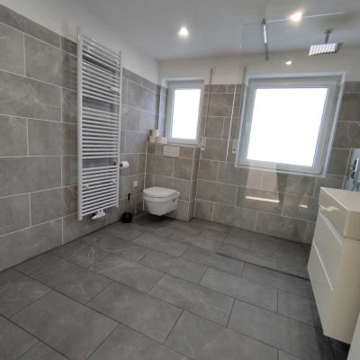 Komplett sanierte 2 Zimmer Wohnung mit Süd-Ost-Balkon, kein Lift, 2. OG