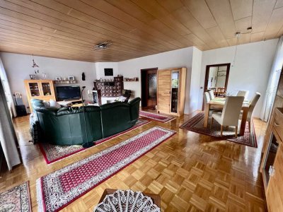 Beeindruckend schönes und modernisiertes 1-2 Familienhaus mit großer PV Anlage