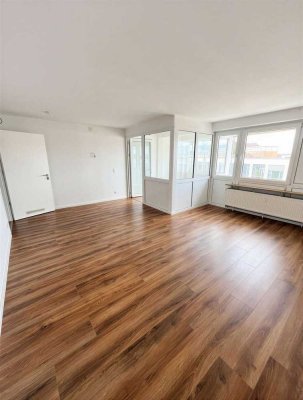 Großzügige 3,5-Zimmer Wohnung mit Wintergarten