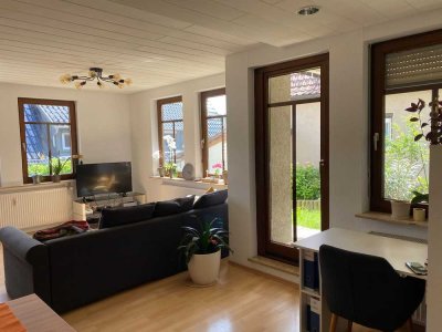 Guter Preis: schöne, ruhige 2,5-Zimmer Whg, 2 große Terrassen/ Garten in Uhlbach - ohne Makler