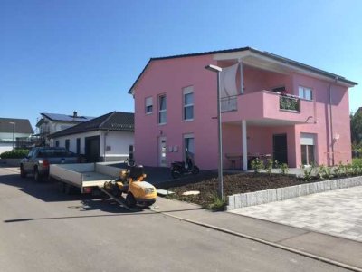 Lichtdurchflutete, moderne Obergeschosswohnung mit großer Terrasse
