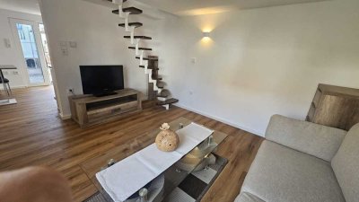 Kleines Wohnglück – Voll möbliertes Häuschen mit Terrasse, Garagenanteil und Stellplatz