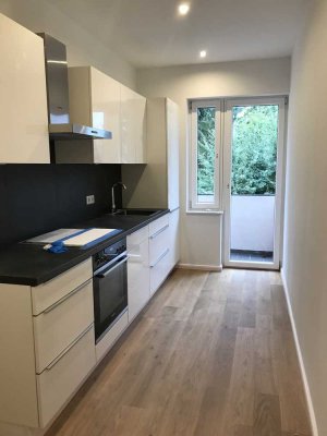 **Sanierte, exklusive 3-Zimmer-Wohnung mit Einbauküche und Balkon**