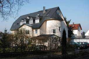 Wohnen direkt am Hain! 4 ZKB, Balkon, PKW-Stellplatz in top gepflegter Wohnanlage!