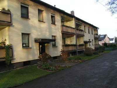 Erstbezug, kpl. sanierte Wohnung, Hochparterre mit Südbalkon eines 6 Familienhauses in DU-Ungelsheim