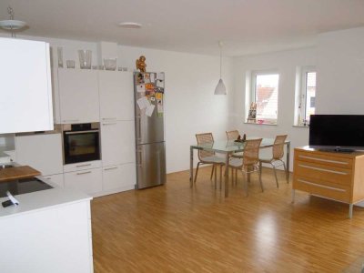 4 Zimmer Wohnung mit Balkon und EBK in Seeheim-Jugenheim