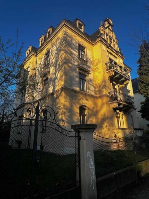 Geräumige 4 Zimmer Wohnung mit Balkon in Elbnähe