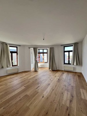 Heller Altbau, 2-Zimmer Wohnung, WG-tauglich im 3. OG mit Aufzug Nähe Leipzig Hbf