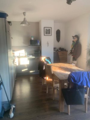 Nachmieter gesucht! Vollmöblierte 2-Zimmer Maisonette mit Loggia und Carport