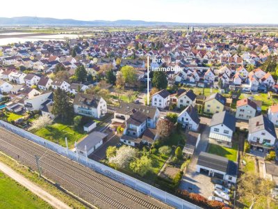 Platz für Ideen–Doppelhaushälfte mit Entwicklungspotenzial auf großem Grundstück