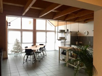 Sehr schöne 4-Zimmer Dachatelier-Wohnung