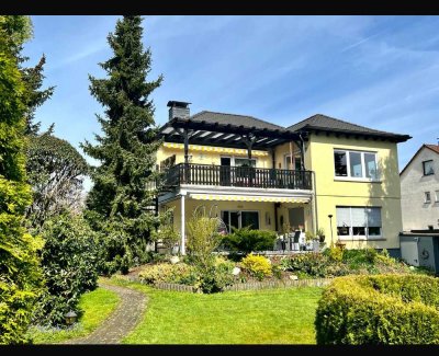 Erstbezug nach Sanierung mit Balkon: Exklusive 2,5-Raum-Wohnung in Eppstein