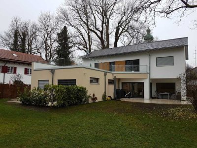 Kleiner Bungalow mit Terrasse und ebenerdigem Zugang in München Alt-Solln