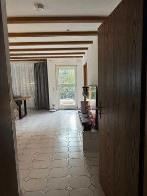 Schöne 2-Zimmer-Wohnung im EG mit Terrasse u. Garage