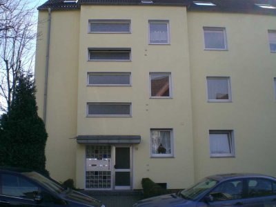 Geräumige 1-Zimmer Wohnung im Erdgeschoss sucht ruhigen Mieter.