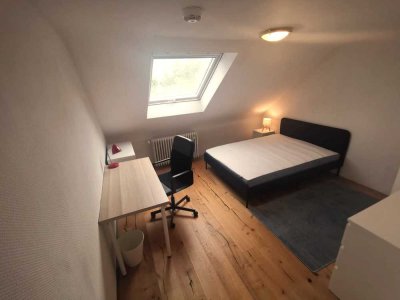 Neu renoviertes und vollmöbliertes WG-Zimmer als Inklusivmiete