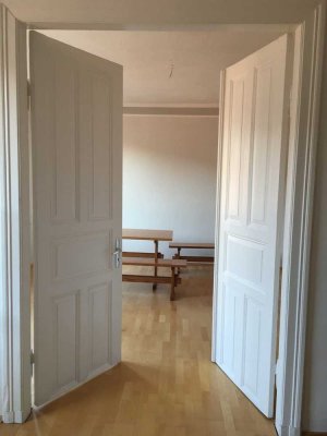 3 Zi Wohnung Dreiecksplatz 2 min zur Uni Einbauküche Holzboden
