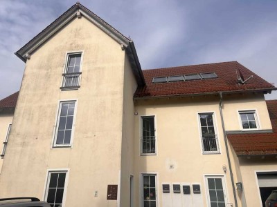 Maisonette-Wohnung mit 160 m², 4 Zimmern, Garten und Parkplatz