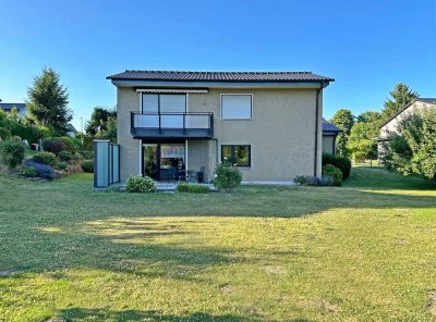 Ruhig gelegenes Zweifamilienhaus mit großem Grundstück