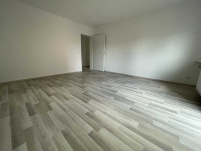 Schöne 2 ZKB mit neuer EBK