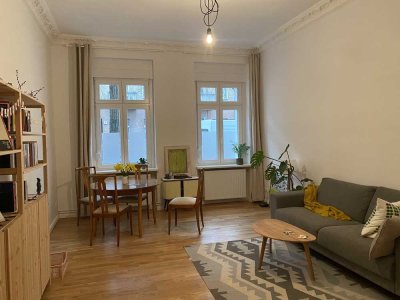 Stilvolle, geräumige 2-Zimmer-EG-Wohnung mit Einbauküche in Berlin