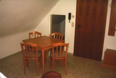 1 1/2 Zimmer Dachwohnung - 34 qm - voll möbliert inkl. Garage