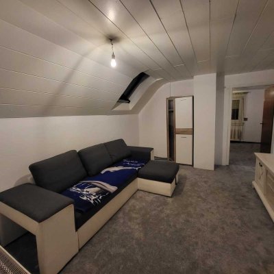 Teilmöbeliert , 2,5-Zimmer Wohnung in Frankfurt-Seckbach