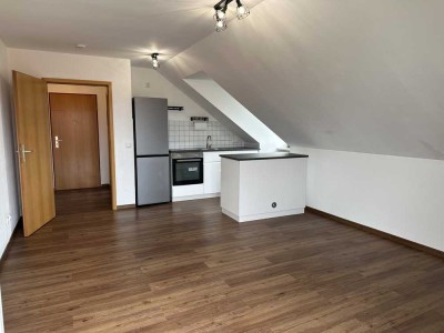 1-Raum-Dachgeschosswohnung mit neuer Küche in Isen