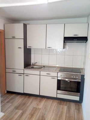 2,5 Zi, süsse Dachgeschoßwohnung, WC und  Bad separat, neue EBK