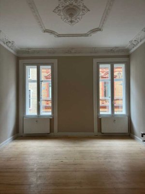 Wunderschöne, kernsanierte  3-Zimmer-Altbauwohnung im 2. OG in Wiesbaden-Mitte