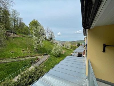 Zentrale 3-Zimmer-Dachgeschosswohnung mit Balkon & Weitblick in Lichtenfels