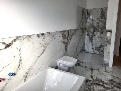 SOFORT VERFÜGBAR! Neubau Bungalow mit XL-Terrasse, Erstbezug, Photovoltaikanlage &amp; Doppelcarport in Ampflwang am Hausruck