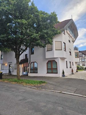 Bad Dürrheim: Großzügige 3,5 - Zimmerwohnung mit Balkon, großem Keller + TIEFGARAGE