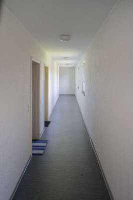 Schöne kleine, helle 1 Zimmerwohnung mit Kochnische, Einbauschrank und Balkon