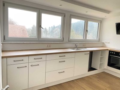 Freundliche und neuwertige 3-Raum-DG-Wohnung mit Balkon und EBK in Neukirchen