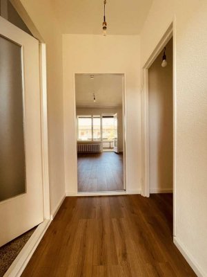 Bezugsfrei & saniert: Helle 1 Zimmer-Wohnung, großem West-Balkon, provisionsfrei,  Am Gemeindepark